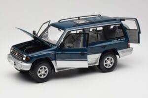 Mitsubishi Pajero V20 LWB Kék & Ezüst Sun Star 1:18 1212 Fém – 2. kép a 8-ből