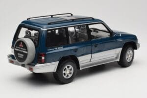 Mitsubishi Pajero V20 LWB Kék & Ezüst Sun Star 1:18 1212 Fém – 3. kép a 8-ből