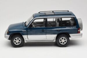 Mitsubishi Pajero V20 LWB Kék & Ezüst Sun Star 1:18 1212 Fém – 4. kép a 8-ből