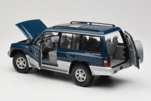 Mitsubishi Pajero V20 LWB Kék & Ezüst Sun Star 1:18 1212 Fém – 5. kép a 8-ből