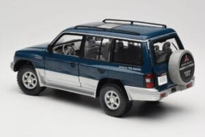 Mitsubishi Pajero V20 LWB Kék & Ezüst Sun Star 1:18 1212 Fém – 7. kép a 8-ből