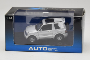 Mitsubishi Pajero SWB Ezüst AUTOart 1:43 57113 Fém – 4. kép a 4-ből