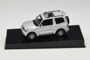 Mitsubishi Pajero SWB Ezüst AUTOart 1:43 57113 Fém