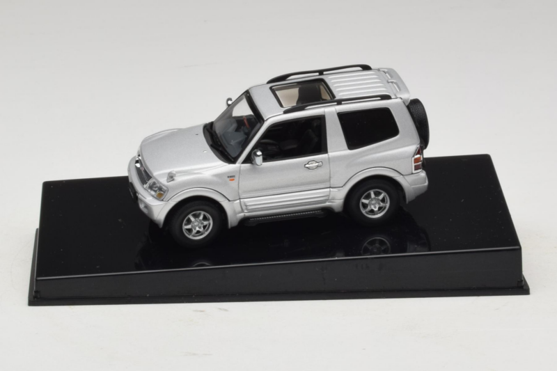 Mitsubishi Pajero SWB Ezüst AUTOart 1:43 57113 Fém