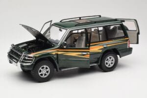 Mitsubishi Pajero V20 LWB Zöld Sun Star 1:18 1225 Fém – 2. kép a 8-ből