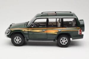 Mitsubishi Pajero V20 LWB Zöld Sun Star 1:18 1225 Fém – 4. kép a 8-ből