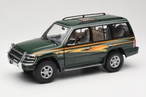Mitsubishi Pajero V20 LWB Zöld Sun Star 1:18 1225 Fém
