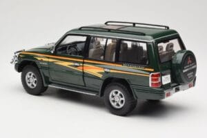 Mitsubishi Pajero V20 LWB Zöld Sun Star 1:18 1225 Fém – 7. kép a 8-ből