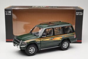 Mitsubishi Pajero V20 LWB Zöld Sun Star 1:18 1225 Fém – 8. kép a 8-ből