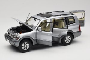 Mitsubishi Pajero V73 Kék YC Model 1:18 241218040102010209 Fém – 2. kép a 8-ből