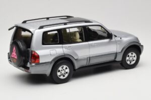 Mitsubishi Pajero V73 Kék YC Model 1:18 241218040102010209 Fém – 3. kép a 8-ből