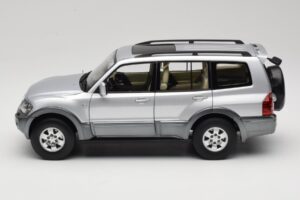 Mitsubishi Pajero V73 Kék YC Model 1:18 241218040102010209 Fém – 4. kép a 8-ből