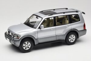 Mitsubishi Pajero V73 Kék YC Model 1:18 241218040102010209 Fém