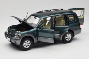 Mitsubishi Pajero V73 Zöld YC Model 1:18 241218040101010215 Fém – 2. kép a 8-ből