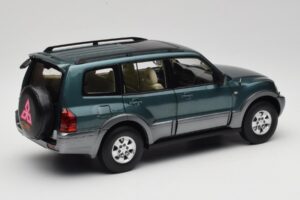 Mitsubishi Pajero V73 Zöld YC Model 1:18 241218040101010215 Fém – 3. kép a 8-ből