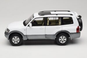 Mitsubishi Pajero V73 Fehér YC Model 1:18 241218040103010206 Fém – 4. kép a 8-ből