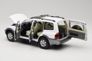 Mitsubishi Pajero V73 Fehér YC Model 1:18 241218040103010206 Fém – 5. kép a 8-ből
