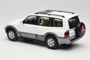 Mitsubishi Pajero V73 Fehér YC Model 1:18 241218040103010206 Fém – 7. kép a 8-ből