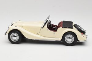 Morgan 4/4 Series II Fehér Kyosho 1:18 08111W Fém – 4. kép a 8-ből