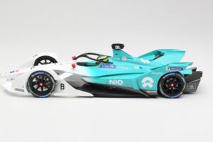 NIO 004 Team NIO #8 T. Dillmann Formula E Season 5 2019 Minichamps 1:18 114180008 Fém – 3. kép a 6-ből