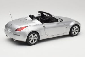 Nissan 350Z Z33 Roadster Diamond Ezüst AUTOart 1:18 77371 Fém – 3. kép a 8-ből