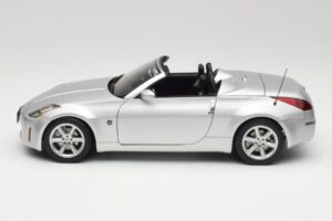 Nissan 350Z Z33 Roadster Diamond Ezüst AUTOart 1:18 77371 Fém – 4. kép a 8-ből