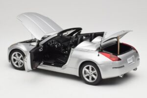 Nissan 350Z Z33 Roadster Diamond Ezüst AUTOart 1:18 77371 Fém – 5. kép a 8-ből