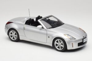 Nissan 350Z Z33 Roadster Diamond Ezüst AUTOart 1:18 77371 Fém – 6. kép a 8-ből