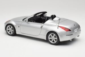 Nissan 350Z Z33 Roadster Diamond Ezüst AUTOart 1:18 77371 Fém – 7. kép a 8-ből