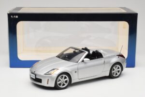 Nissan 350Z Z33 Roadster Diamond Ezüst AUTOart 1:18 77371 Fém – 8. kép a 8-ből