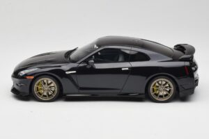 Nissan GT-R R35 Takumi Edition Midnight Purple GT Spirit 1:18 GT932 Gyanta – 3. kép a 6-ből