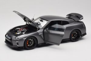 Nissan GT-R R35 Track Edition NISMO Gun Metallic MotorHelix 1:18 M83507 Fém – 2. kép a 8-ből