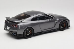 Nissan GT-R R35 Track Edition NISMO Gun Metallic MotorHelix 1:18 M83507 Fém – 3. kép a 8-ből