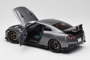 Nissan GT-R R35 Track Edition NISMO Gun Metallic MotorHelix 1:18 M83507 Fém – 5. kép a 8-ből