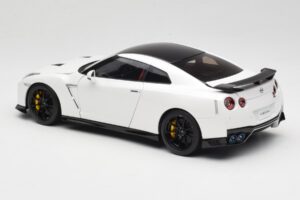 Nissan GT-R R35 Track Edition NISMO Pearl White MotorHelix 1:18 M83518 Fém – 7. kép a 8-ből