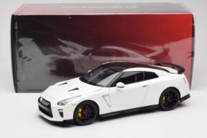 Nissan GT-R R35 Track Edition NISMO Pearl White MotorHelix 1:18 M83518 Fém – 8. kép a 8-ből
