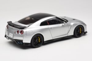Nissan GT-R R35 Track Edition NISMO T-Spec Ultimate Metal Silver MotorHelix 1:18 M83517 Fém – 3. kép a 8-ből