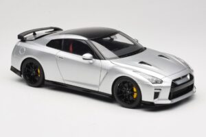 Nissan GT-R R35 Track Edition NISMO T-Spec Ultimate Metal Silver MotorHelix 1:18 M83517 Fém – 6. kép a 8-ből