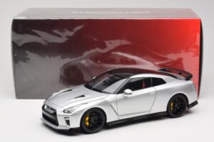 Nissan GT-R R35 Track Edition NISMO T-Spec Ultimate Metal Silver MotorHelix 1:18 M83517 Fém – 8. kép a 8-ből