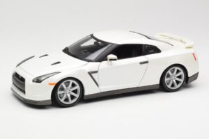 Nissan GT-R R35 Fehér Bburago 1:18 18-12079 Fém