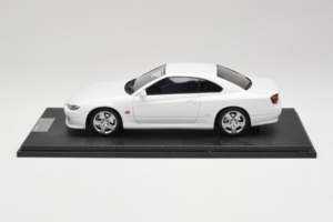 Nissan Silvia S15 Spec-S Fehér Cracked Plexi One Model 1:18 REMC034 Fém