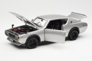 Nissan Skyline 2000 GT-R KPGC110 Ezüst Kyosho 1:18 08255S Fém – 2. kép a 8-ből
