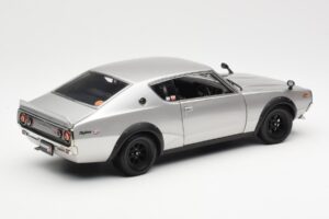 Nissan Skyline 2000 GT-R KPGC110 Ezüst Kyosho 1:18 08255S Fém – 3. kép a 8-ből