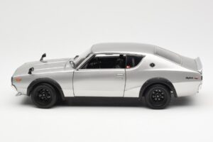 Nissan Skyline 2000 GT-R KPGC110 Ezüst Kyosho 1:18 08255S Fém – 4. kép a 8-ből