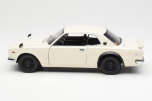Nissan Skyline 2000 GT-R KPGC110 Fehér Kyosho 1:18 08127W Fém – 4. kép a 8-ből