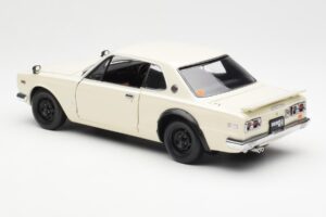 Nissan Skyline 2000 GT-R KPGC110 Fehér Kyosho 1:18 08127W Fém – 7. kép a 8-ből