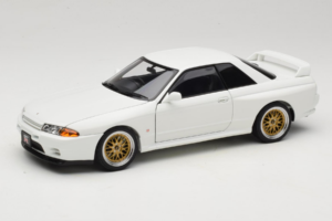 Nissan Skyline GT-R R32 V-Spec II Tuned Crystal White AUTOart 1:18 77416 Fém