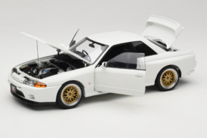 Nissan Skyline GT-R R32 V-Spec II Tuned Crystal White AUTOart 1:18 77416 Fém – 2. kép a 8-ből
