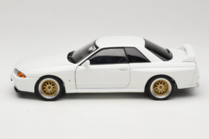 Nissan Skyline GT-R R32 V-Spec II Tuned Crystal White AUTOart 1:18 77416 Fém – 4. kép a 8-ből