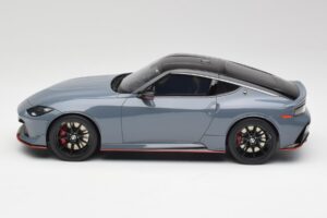 Nissan Z RZ34 NISMO Stealth Szürke GT Spirit 1:18 GT484 Gyanta – 3. kép a 6-ből